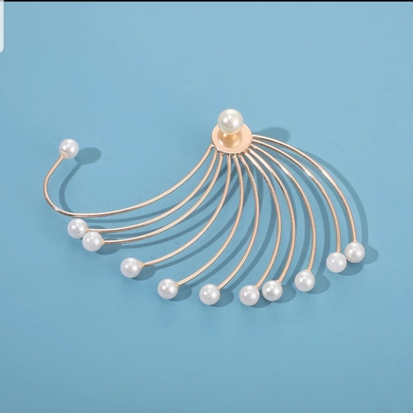 *Kiki* Asymmetrical Earring - Picture 6 of 6